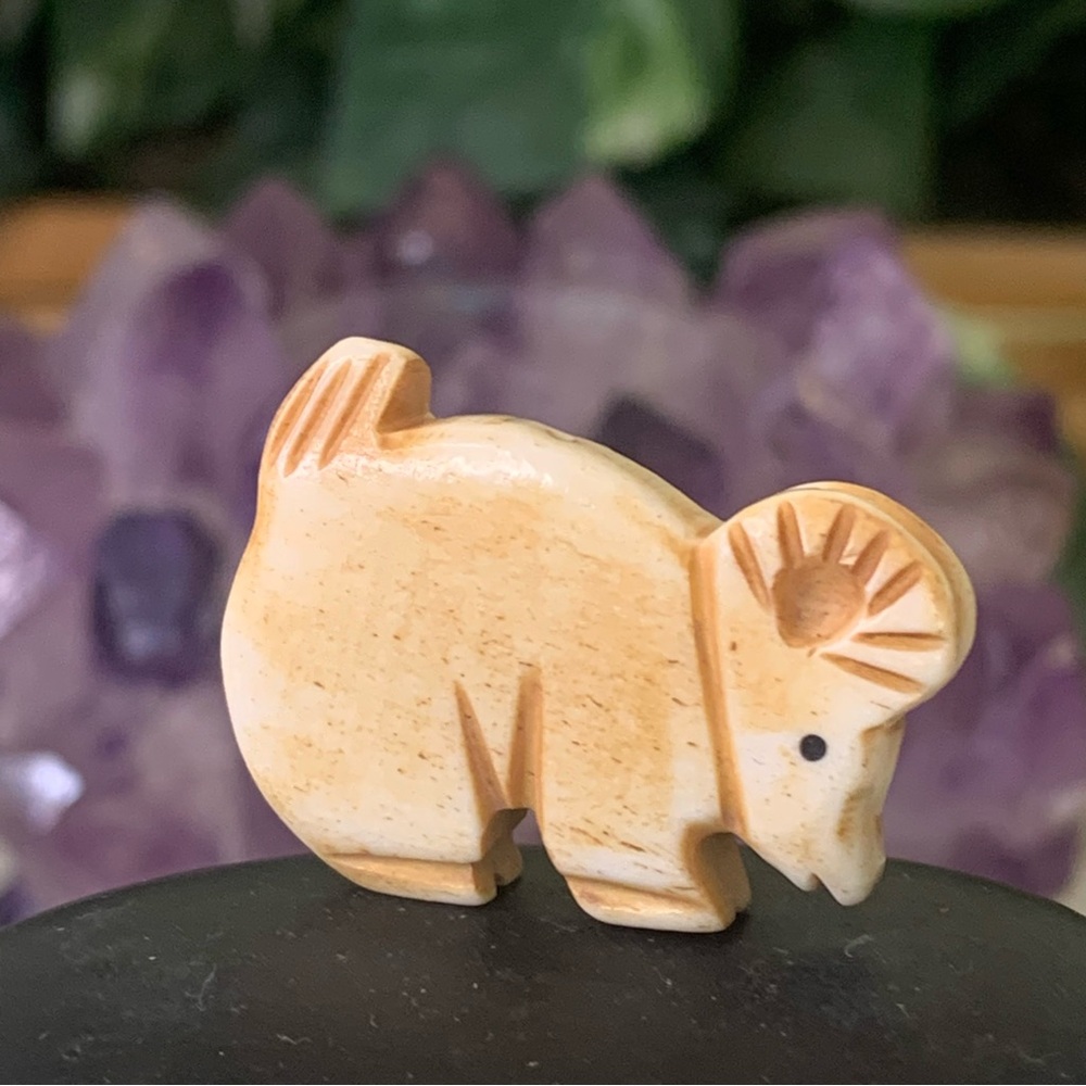 Hand Carved Ram Sheep Bone Bead Native American Style Mini Fetish Animal 1.3 VTG